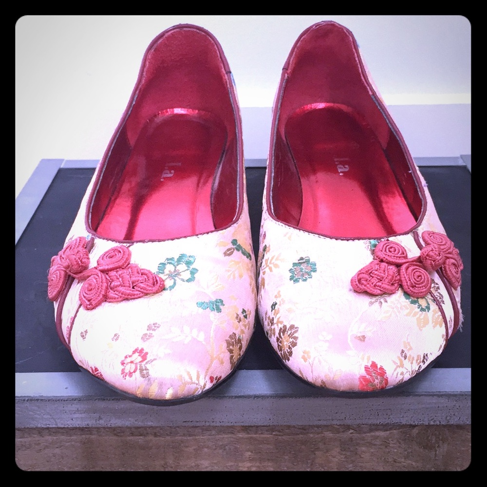 Nyla Empress Flat - image 1